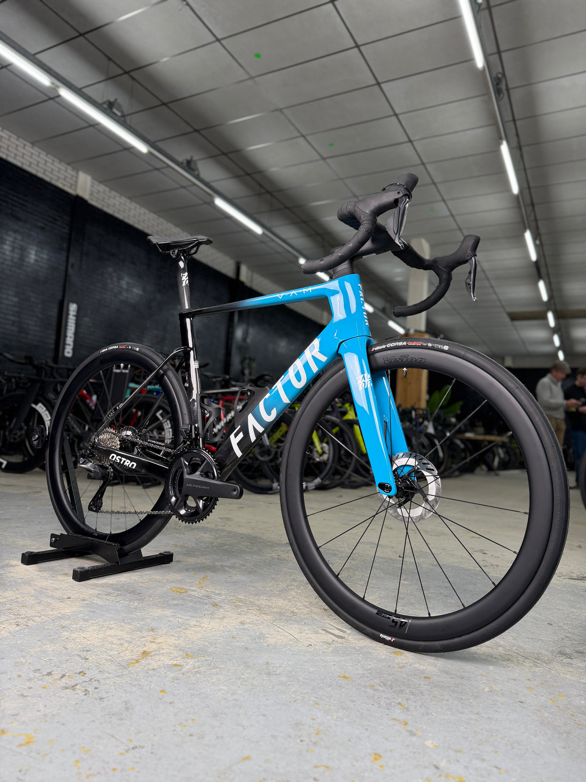 NIEUW Factor Ostro VAM Di2 Carbon Racefiets