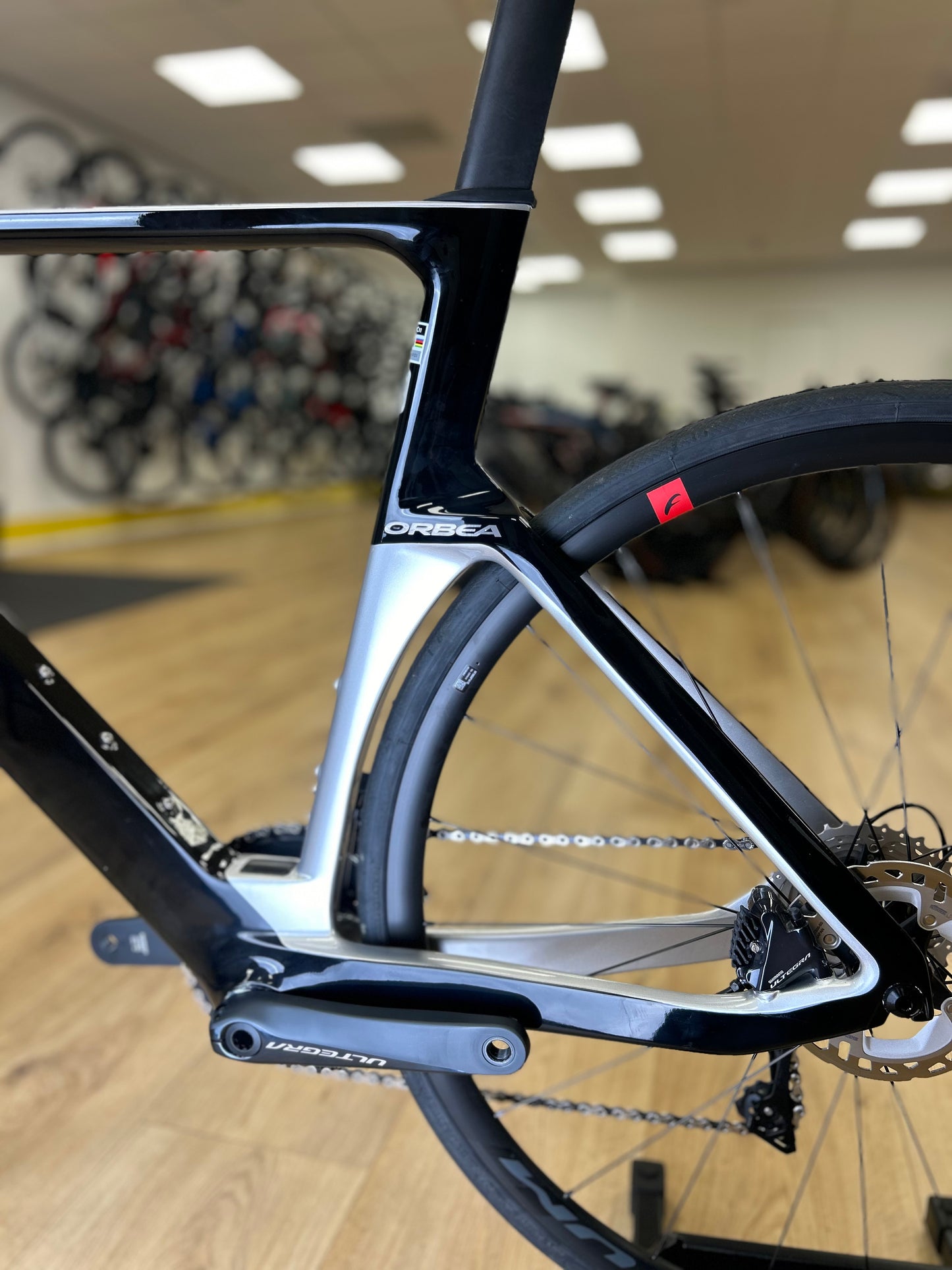 Showroom Orbea Orca Aero Carbon Disc Racefiets