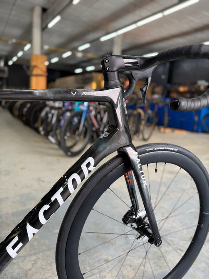 NIEUW Factor O2 VAM Di2 Carbon Racefiets