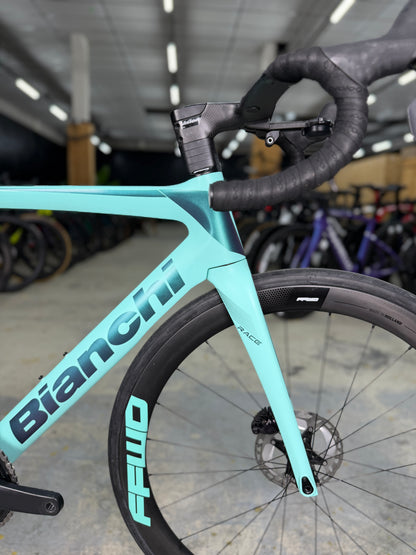 Bianchi Oltre Race Di2 Carbon Road Bike