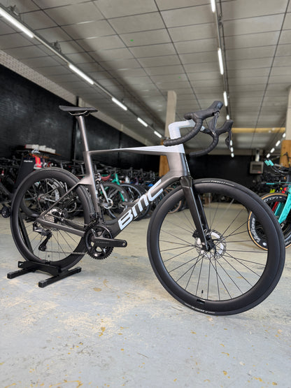 NIEUW BMC TeamMachine R01 LTD Di2 Carbon Racefiets