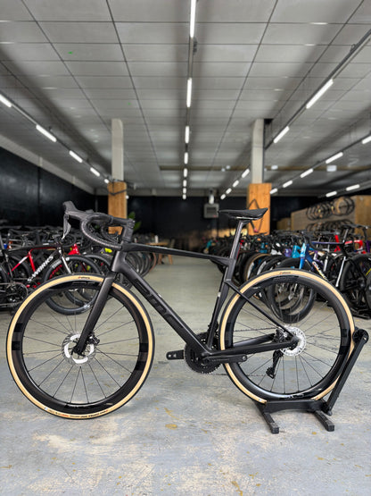 NIEUW BMC Roadmachine Di2 Carbon Racefiets