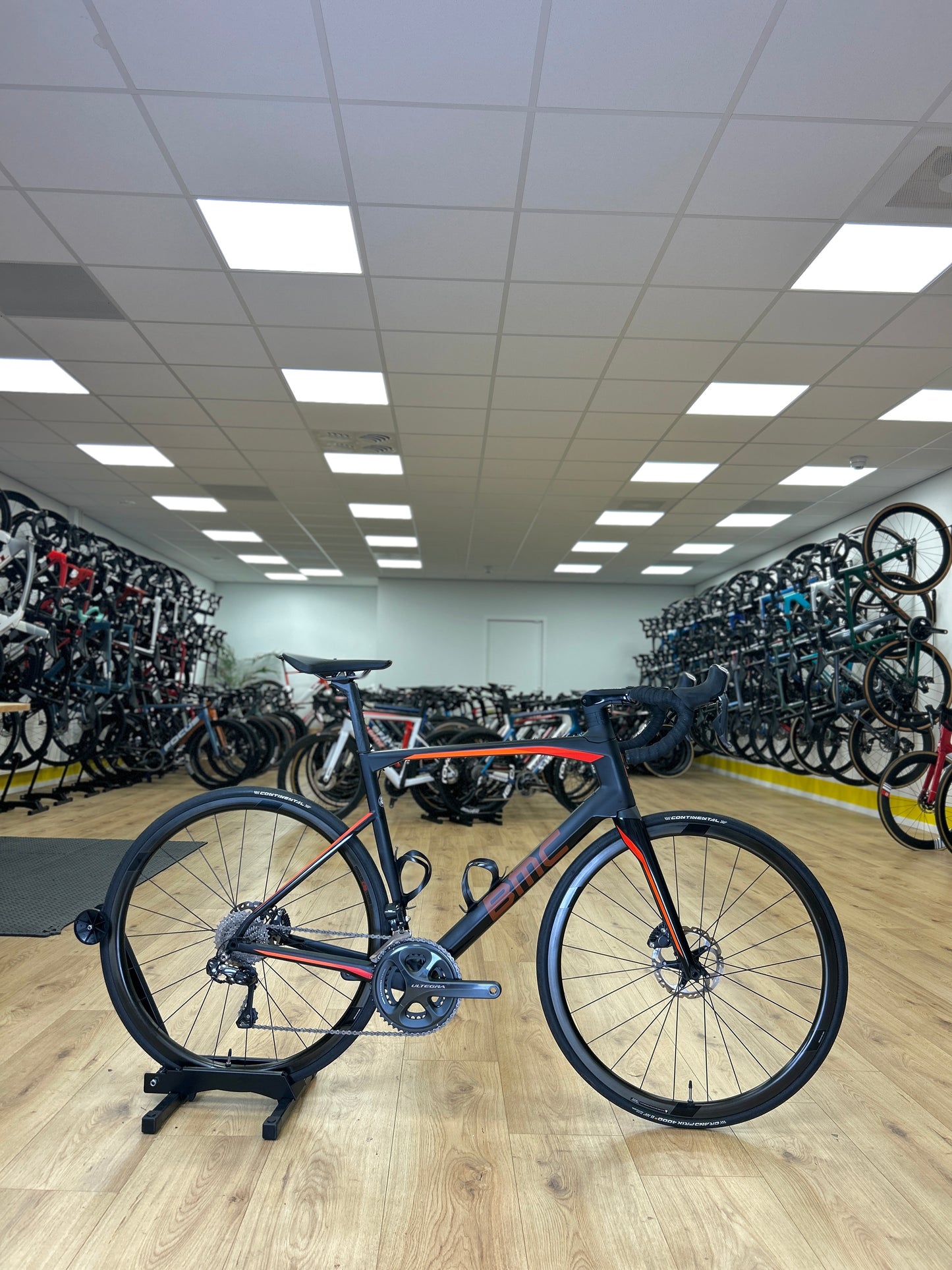 1000 km BMC Roadmachine 01 Di2 Carbon Racefiets