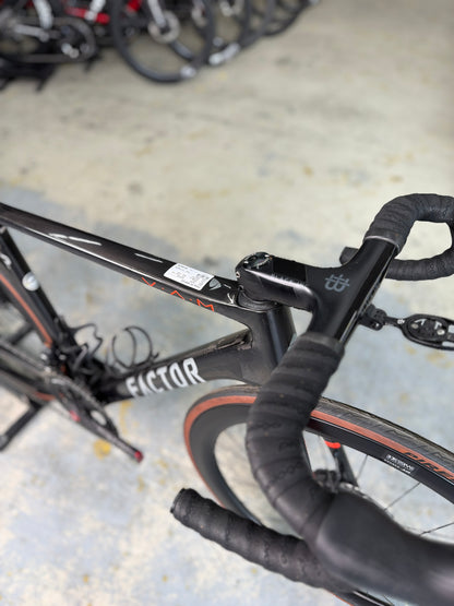 Factor O2 VAM Di2 Carbon Racefiets