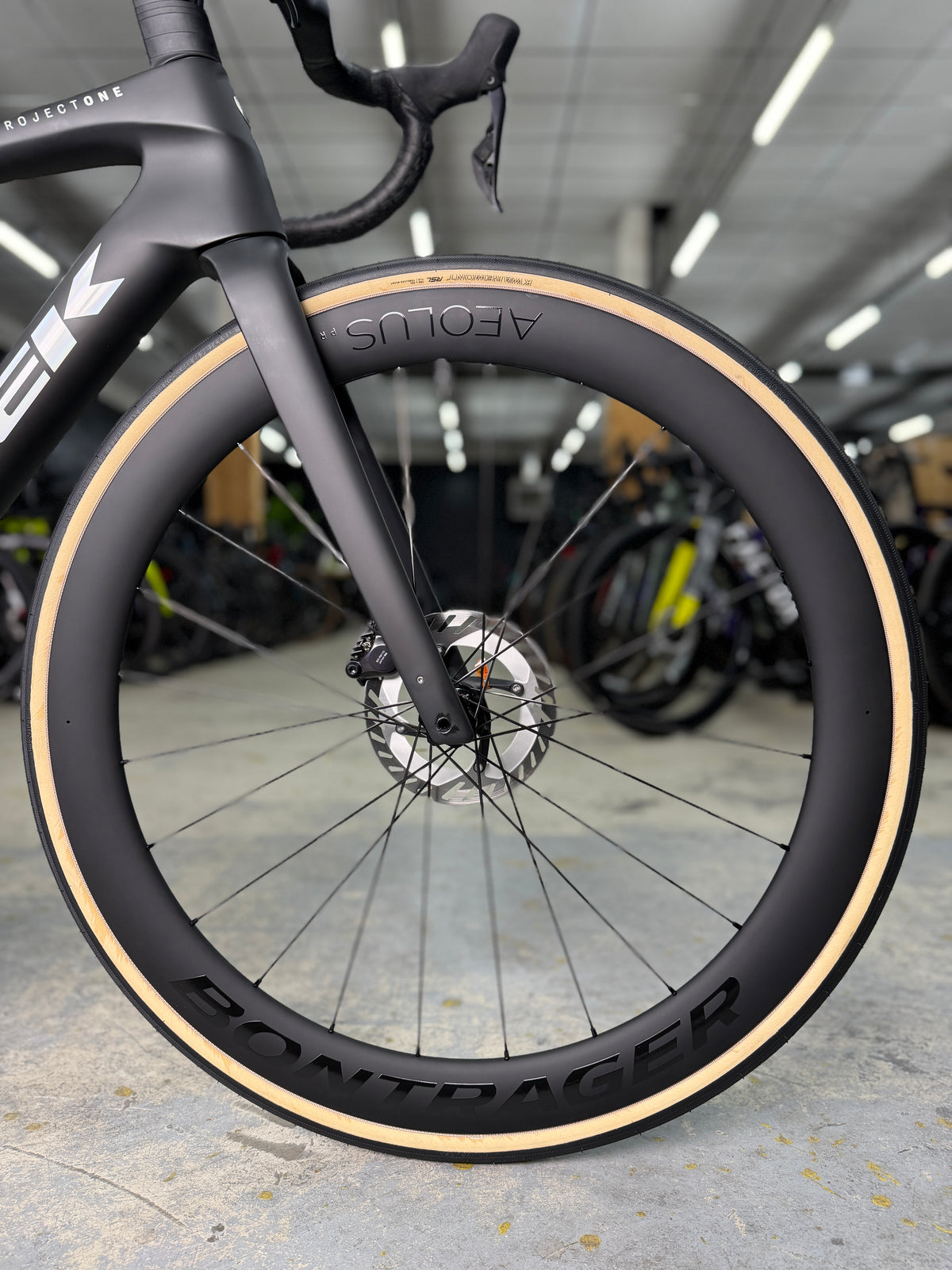 SHOWROOM Trek Domane SLR Di2 Carbon Racefiets