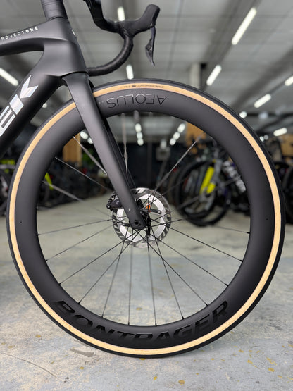 SHOWROOM Trek Domane SLR Di2 Carbon Racefiets