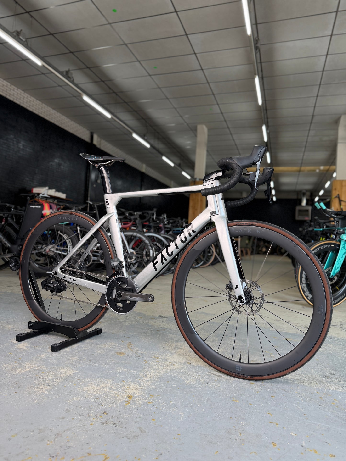 Factor ONE AXS Carbon Racefiets