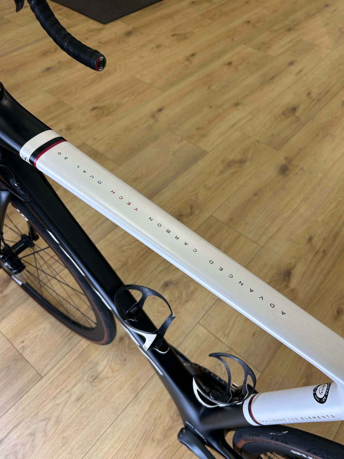 Isaac Element Di2 Carbon Racefiets