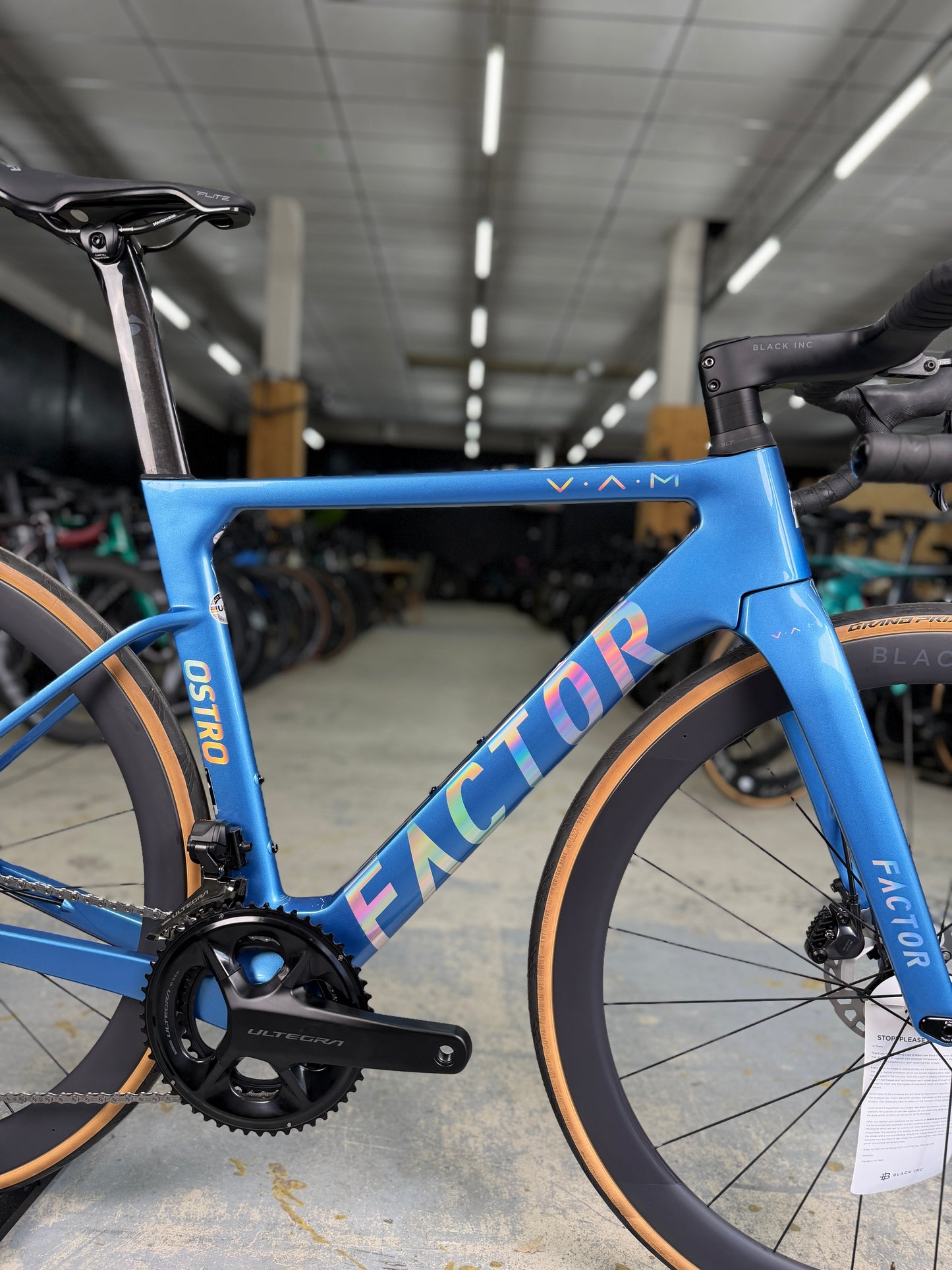 NIEUW Factor Ostro VAM Di2 Carbon Racefiets