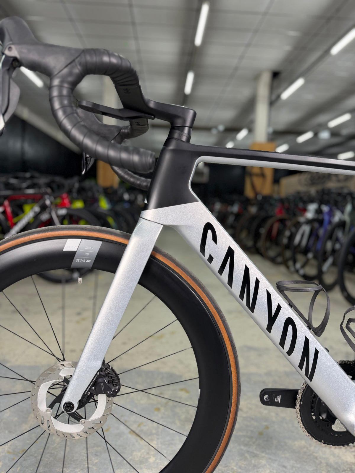 300km Canyon Aeroad CF SLX Di2 Carbon Racefiets
