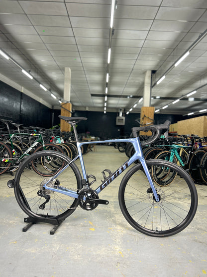 NEW Giant Defy Advanced Di2 Carbon Road Bike