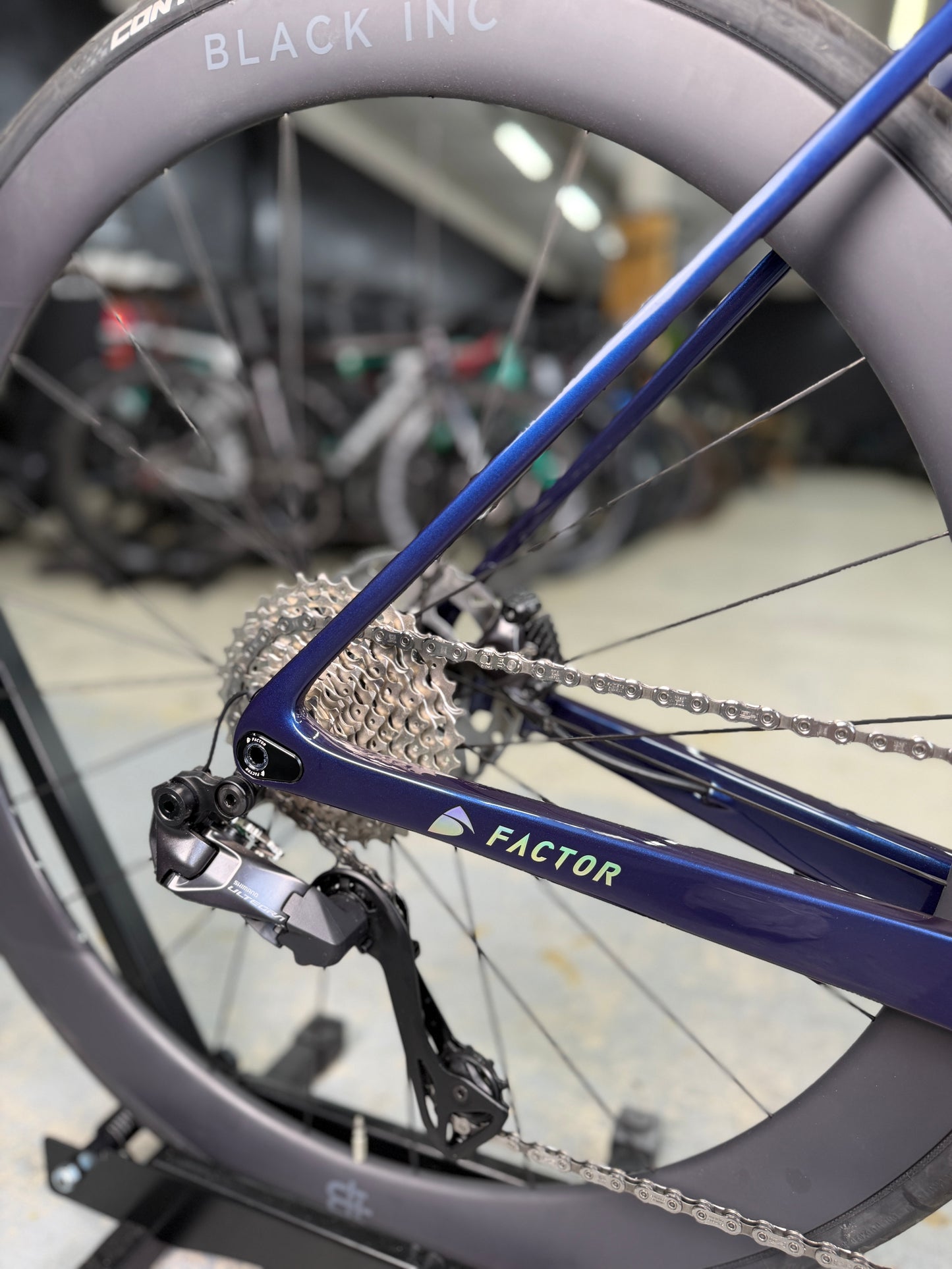 NIEUW Factor Ostro VAM Di2 Carbon Racefiets