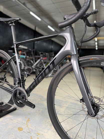 Giant Defy Advanced Pro AXS Carbon Racefiets