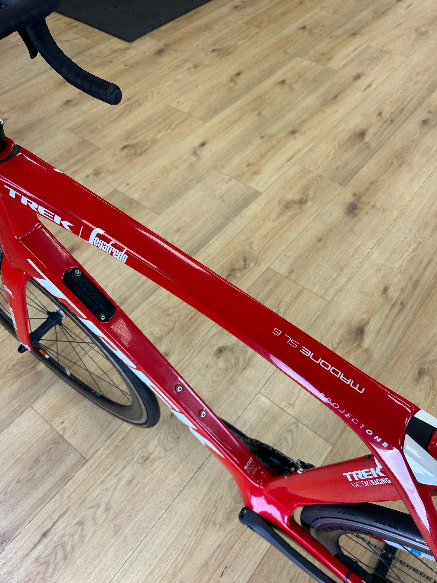 Trek Madone SL6 Segafredo Carbon Racefiets