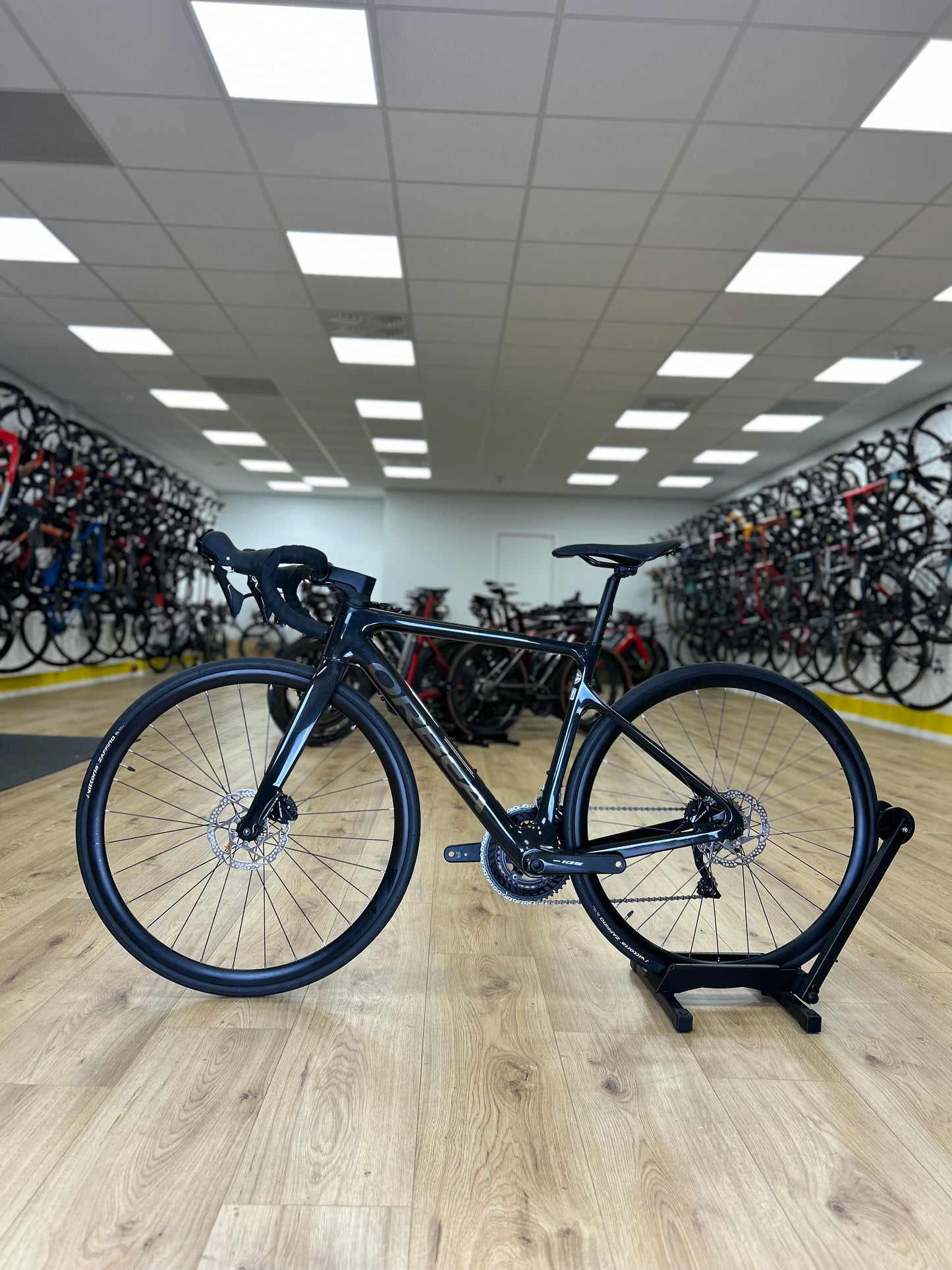 Showroom Orbea Orca M30 Carbon Disc Racefiets