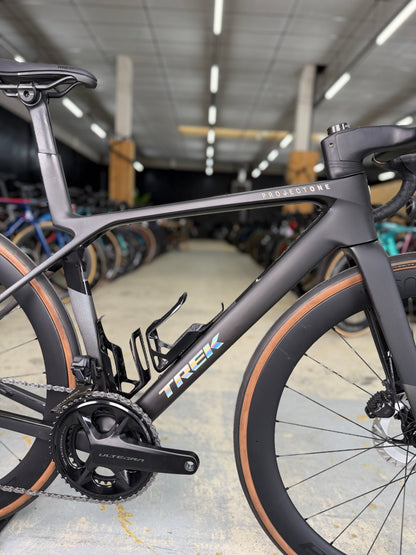 1000km Trek Madone SLR7 Di2 Carbon Racefiets