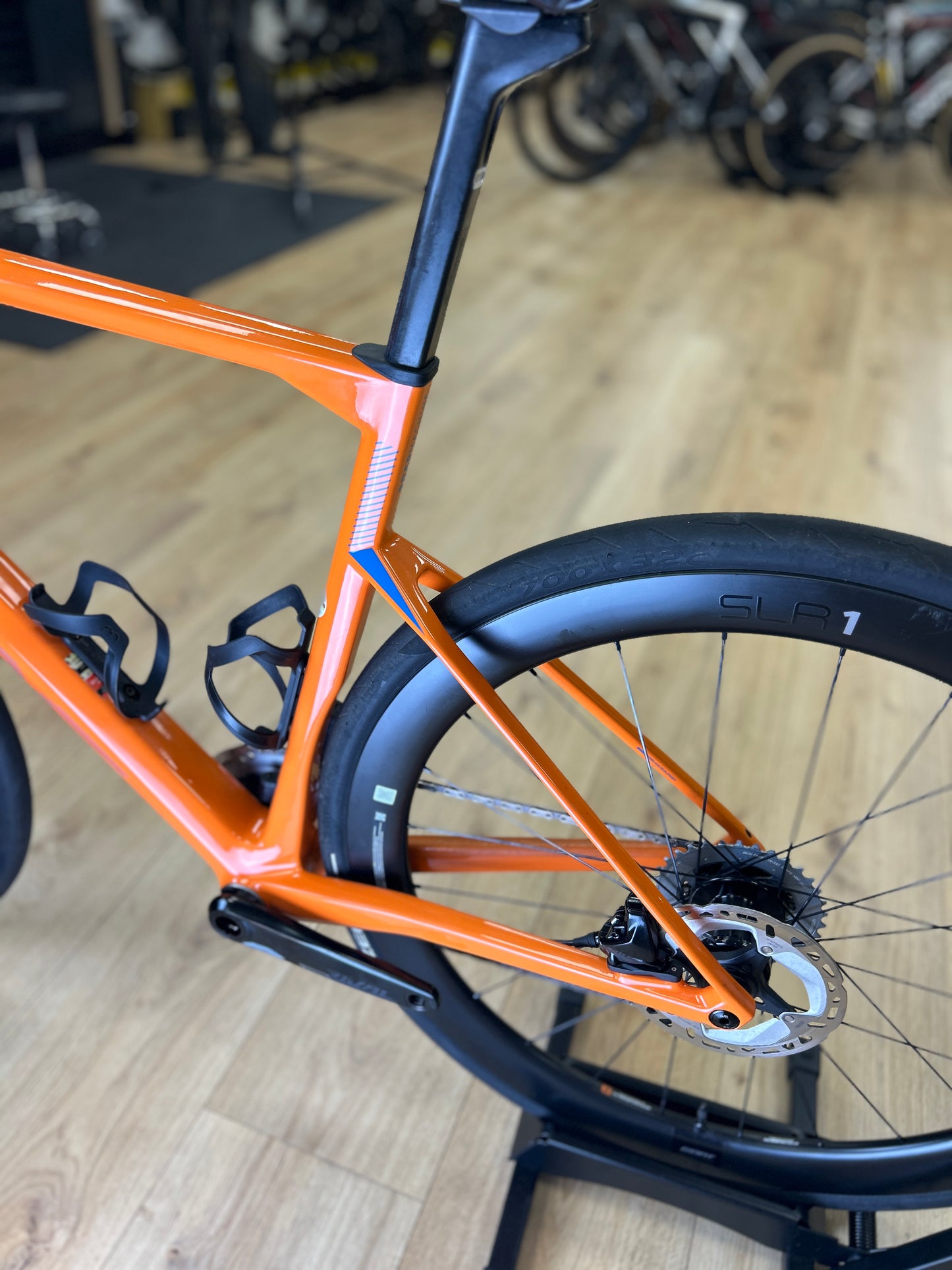 BMC RoadMachine One Carbon Racefiets