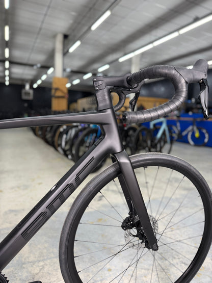 NIEUW BMC Roadmachine TWO Di2 Carbon Racefiets