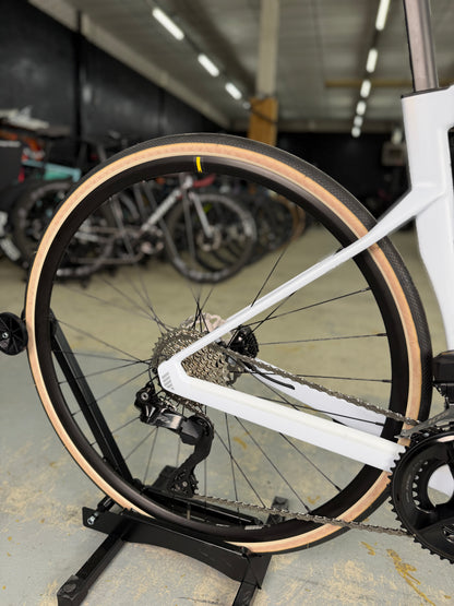 NIEUW BMC Roadmachine Four Di2 Carbon Racefiets