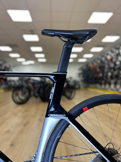 Showroom Orbea Orca Aero Carbon Disc Racefiets