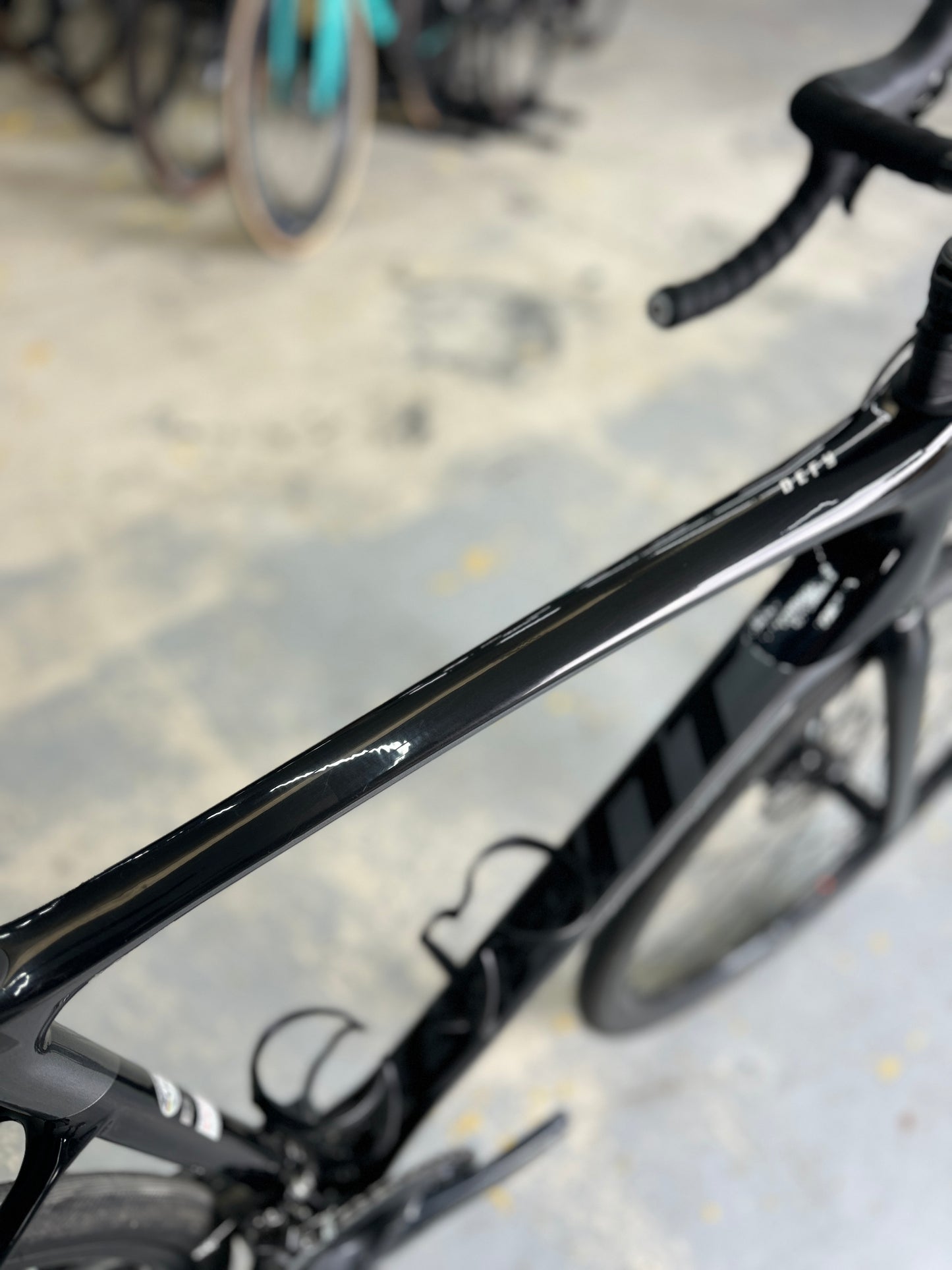 Giant Defy Advanced 2 Carbon Road Bike