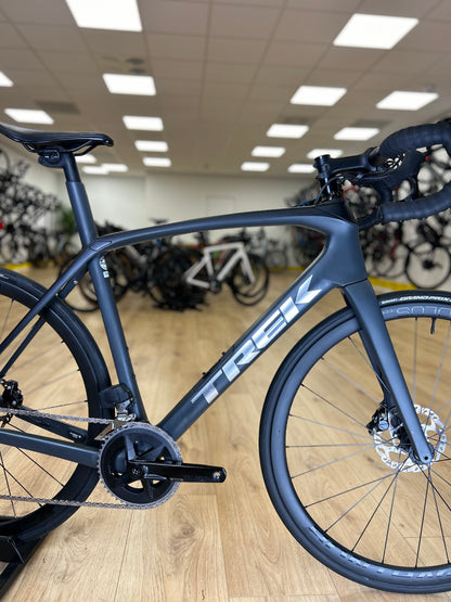 Trek Domane SL6 AXS Carbon Disc Racefiets