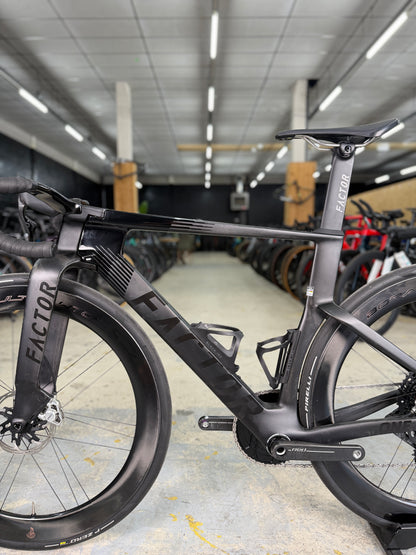 250km Factor ONE SRAM Red eTap Carbon Racefiets