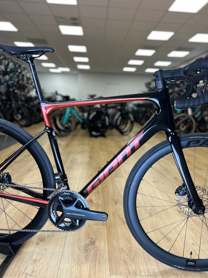 Giant Defy Advanced 1 Di2 Carbon Racefiets