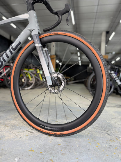 NIEUW BMC Kaius 01 THREE Di2 Gravel Fiets