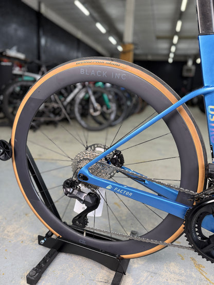 NIEUW Factor Ostro VAM Di2 Carbon Racefiets