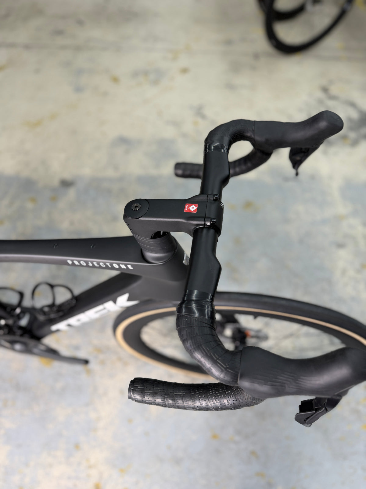 SHOWROOM Trek Domane SLR Di2 Carbon Racefiets