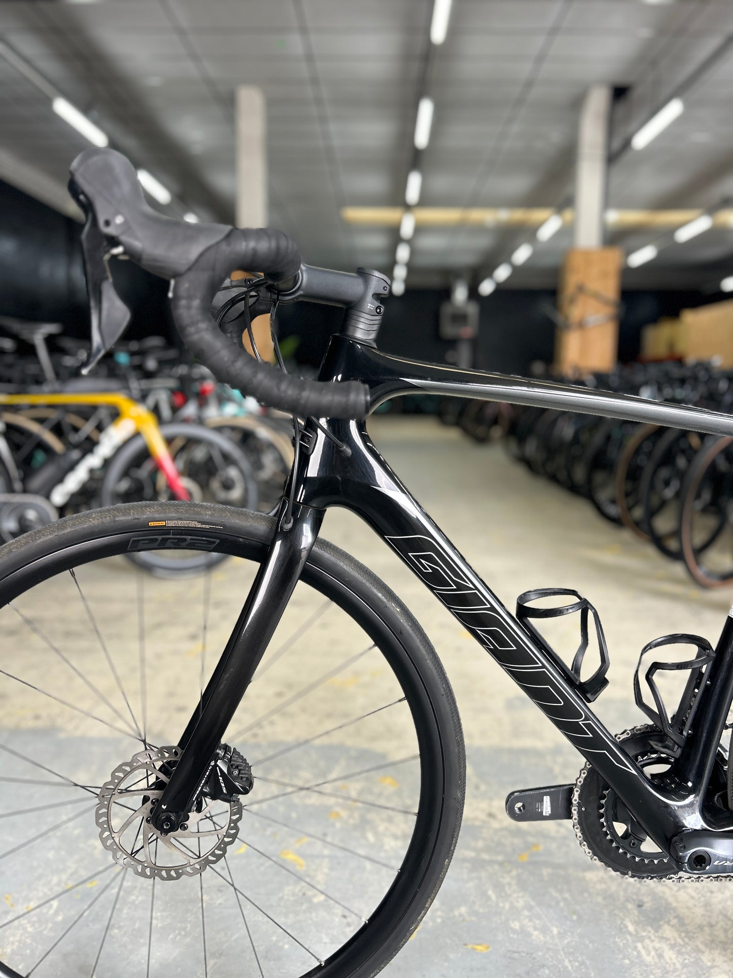 Giant Defy Advanced 2 Carbon Road Bike