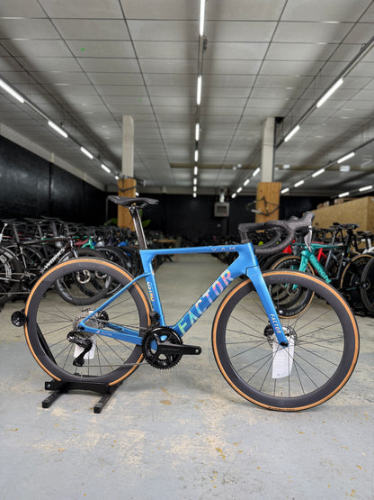 NIEUW Factor Ostro VAM Di2 Carbon Racefiets