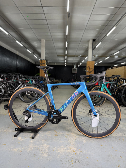 NIEUW Factor Ostro VAM Di2 Carbon Racefiets