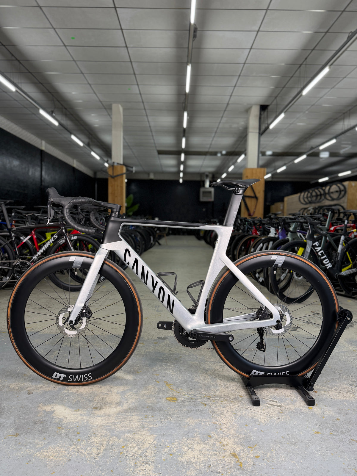 300km Canyon Aeroad CF SLX Di2 Carbon Racefiets