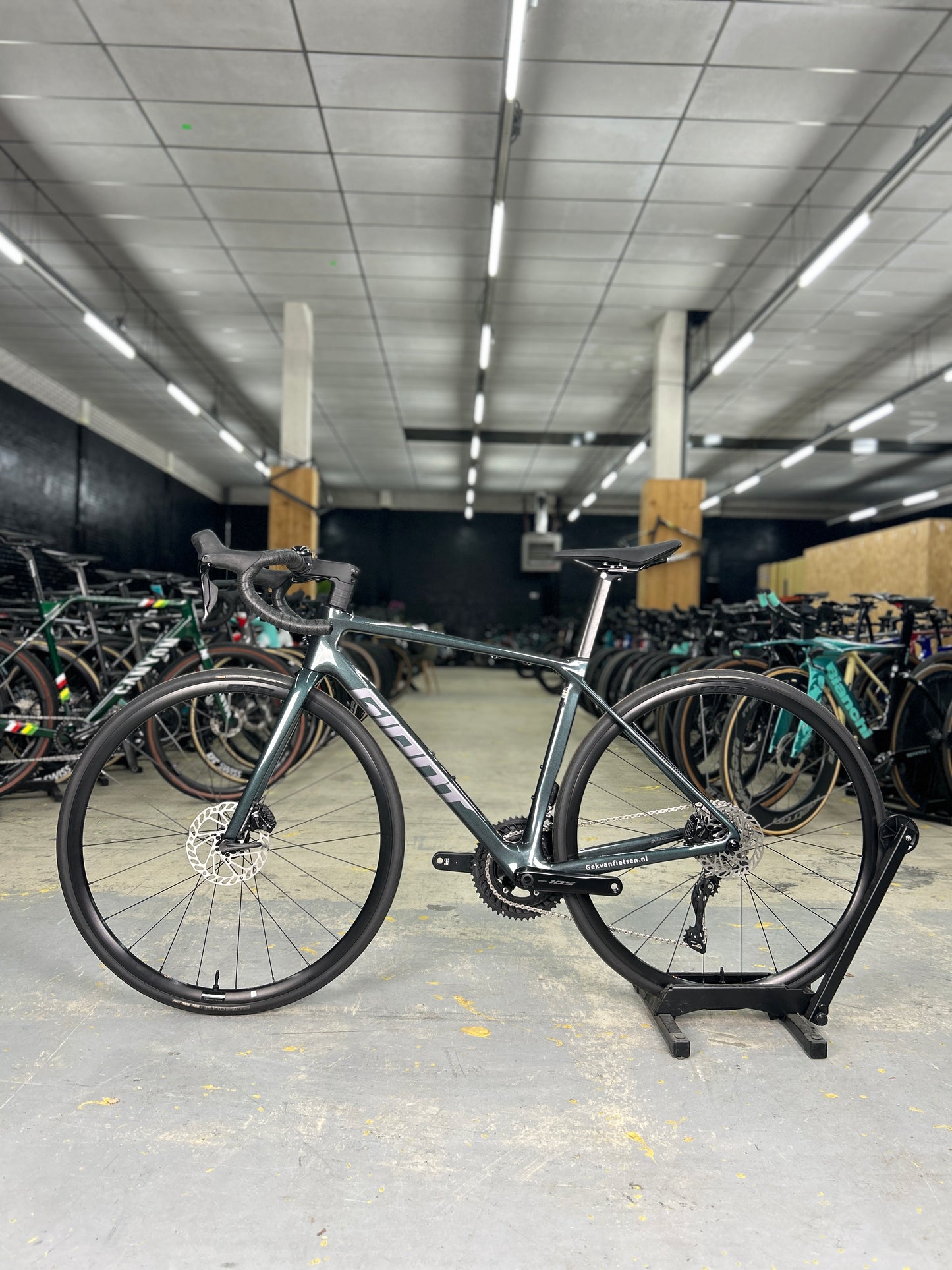 NEW Giant TCR Advanced Di2 Carbon Road Bike