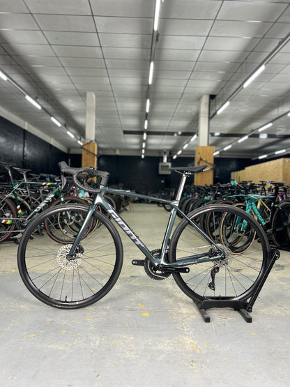 NEW Giant TCR Advanced Di2 Carbon Road Bike