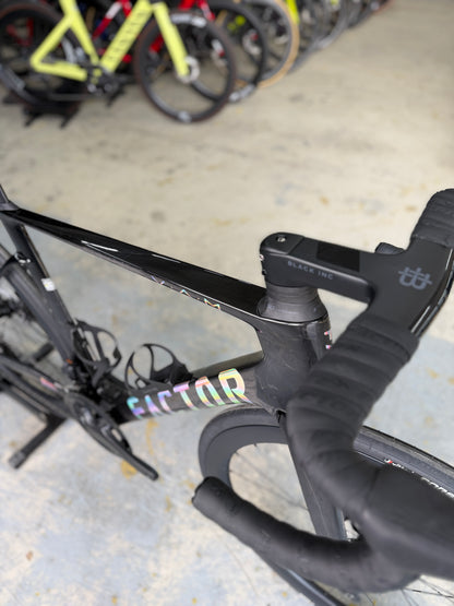 NIEUW Factor Ostro VAM Di2 Carbon Racefiets