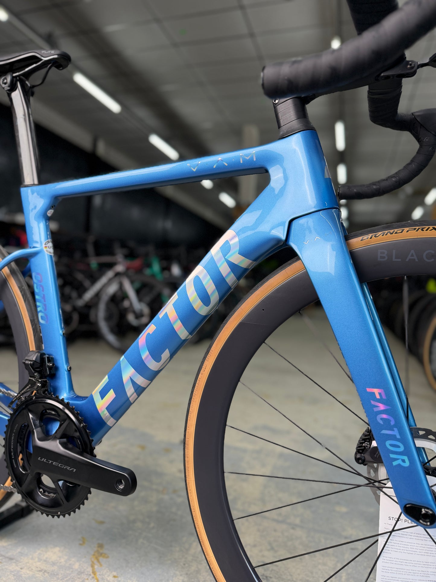 NIEUW Factor Ostro VAM Di2 Carbon Racefiets