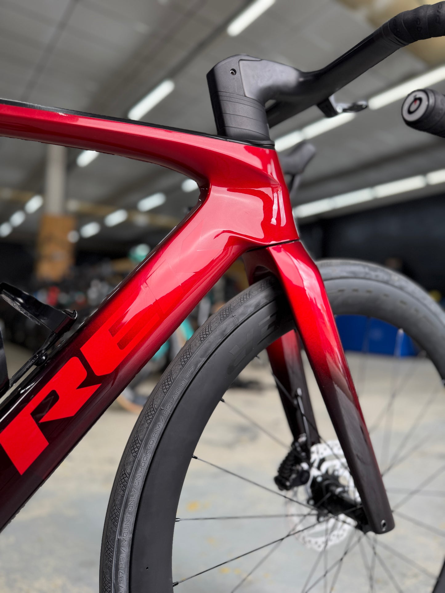 Trek Madone SLR7 Di2 Carbon Road Bike