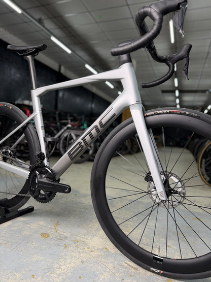 NIEUW BMC Roadmachine R01 Di2 Carbon Racefiets