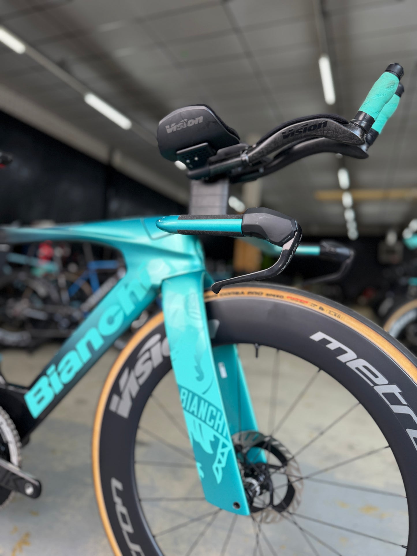 Bianchi Aquila RC Disc Di2 Carbon TT