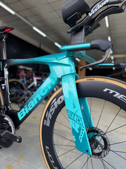 Bianchi Aquila RC Disc Di2 Carbon Road Bike