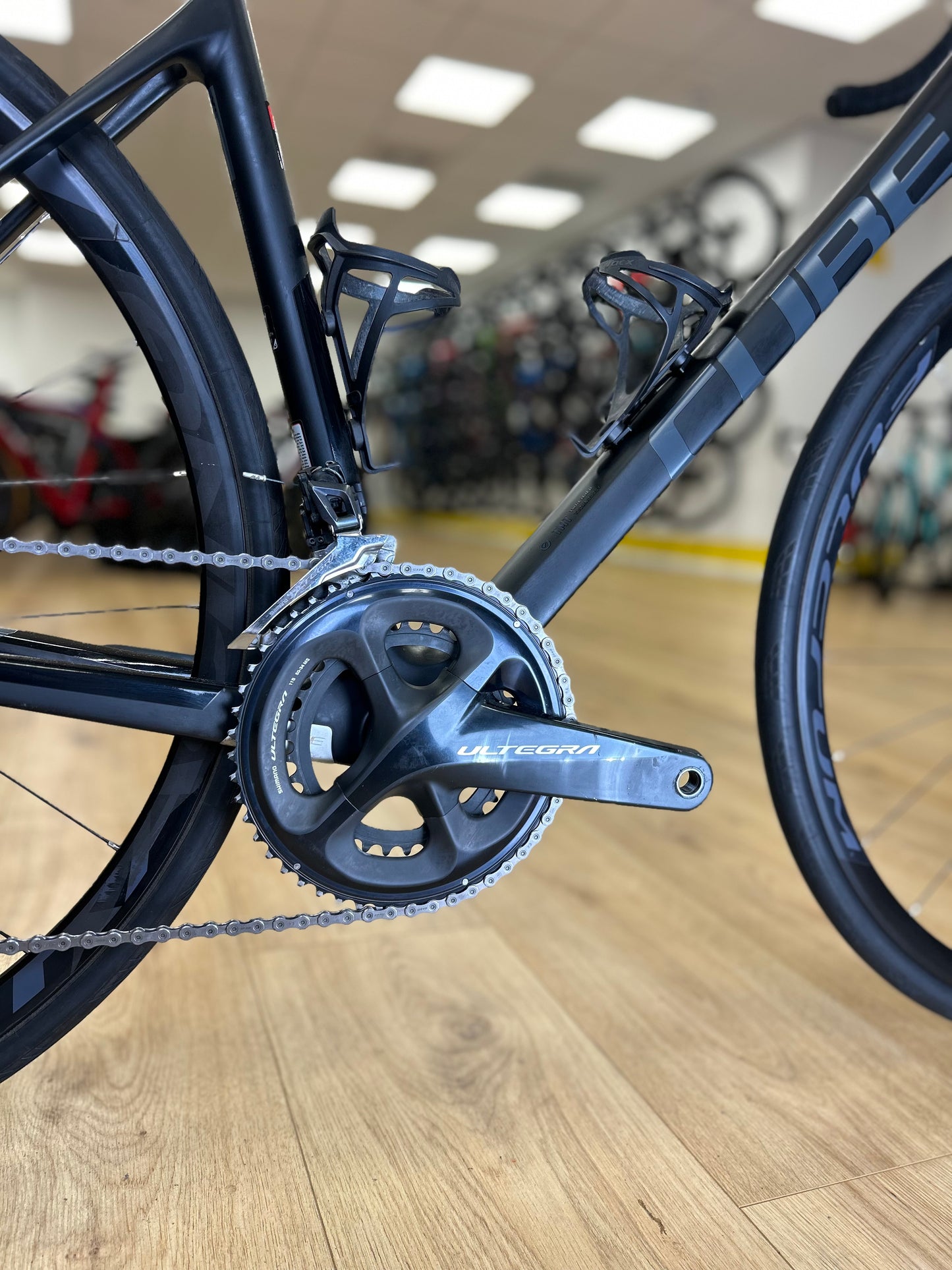 Cube Attain Ultegra Carbon Disc Racefiets