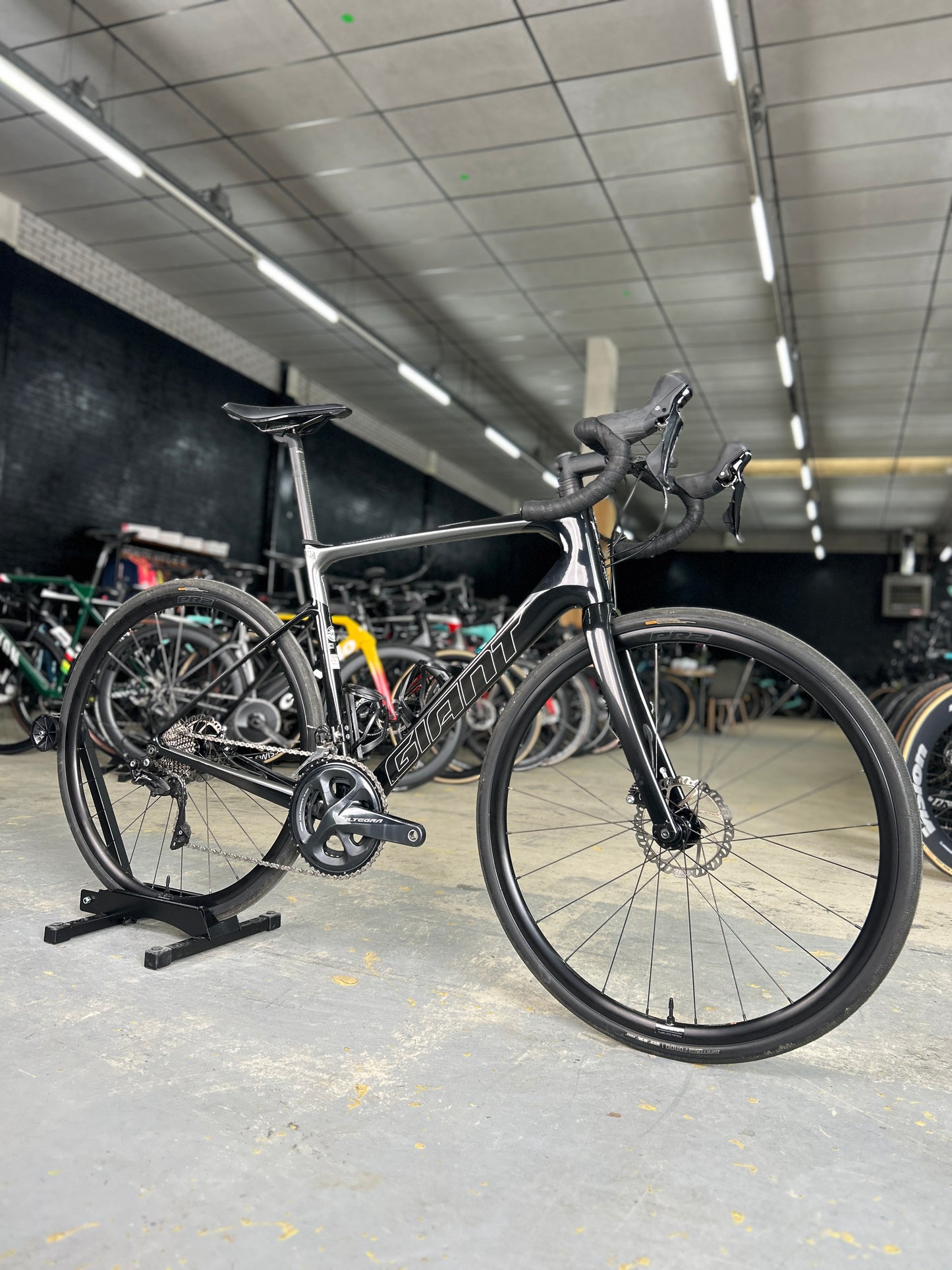 Giant Defy Advanced 2 Carbon Road Bike