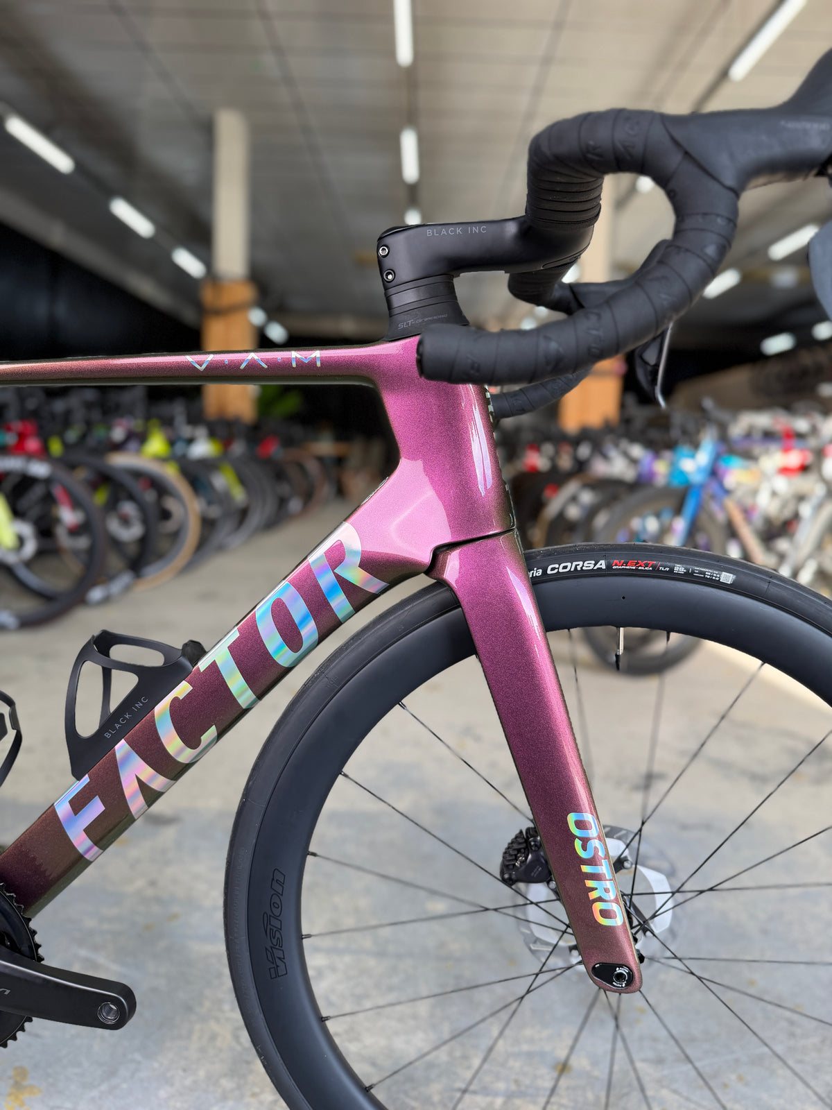 NIEUW Factor Ostro VAM Di2 Carbon Racefiets