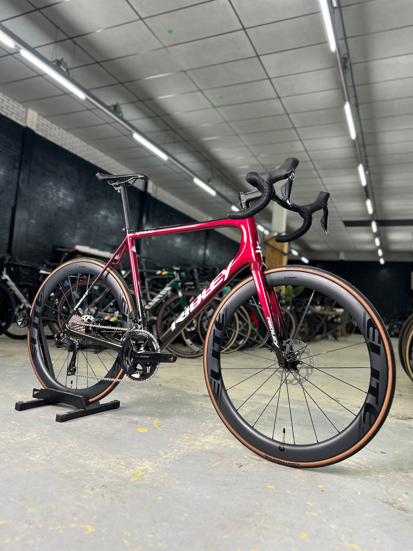 Showroom model Ridley Helium SLX Di2 Carbon Race Bike