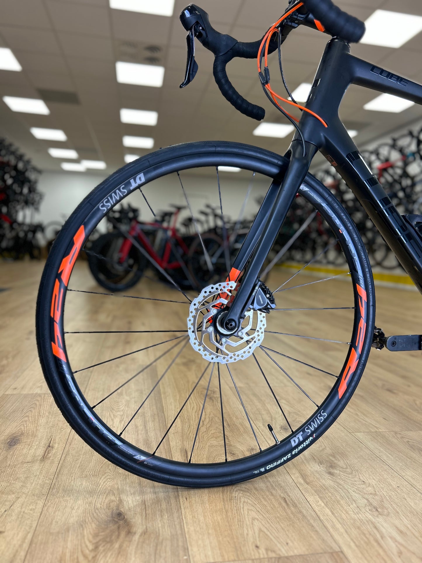 Cube Attain Ultegra Carbon Disc Racefiets