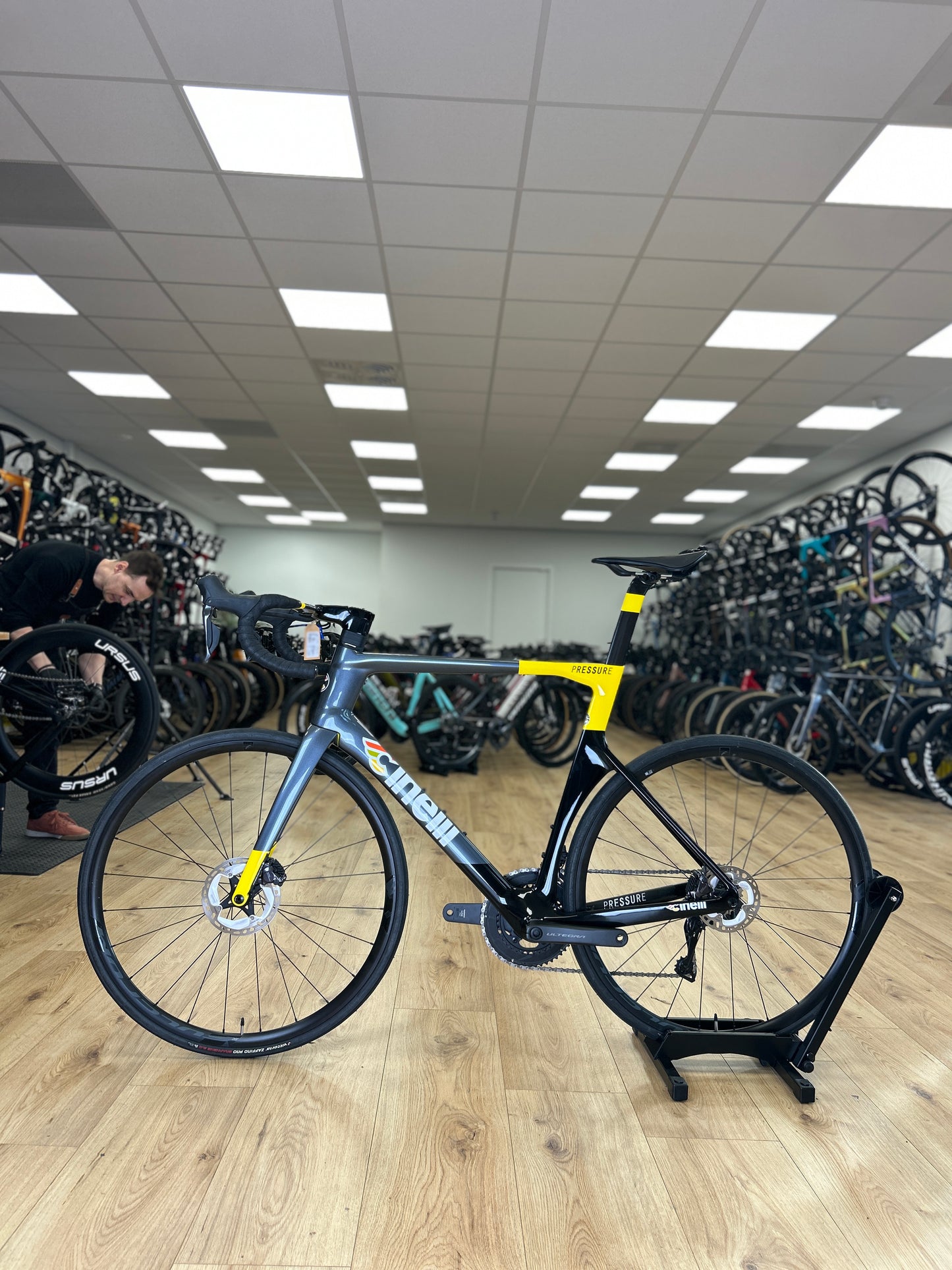 0km Showroom Model Cinelli Pressure Di2 Carbon Racefiets