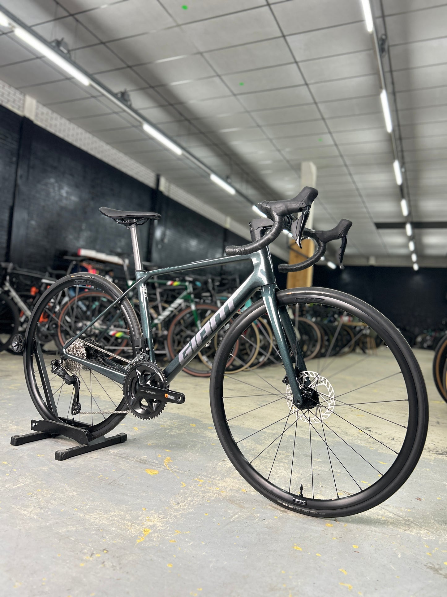 NEW Giant TCR Advanced Di2 Carbon Road Bike
